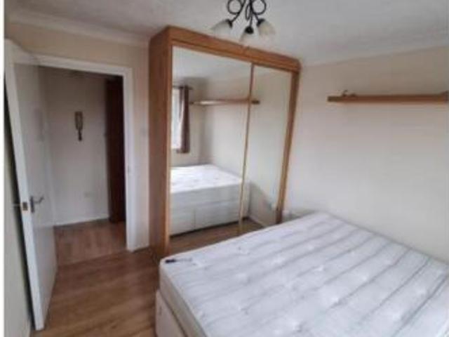 Apartment for sale in Cat Hill, England