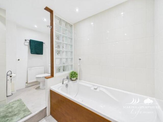 Apartment for sale in Port Solent, City Of Portsmouth