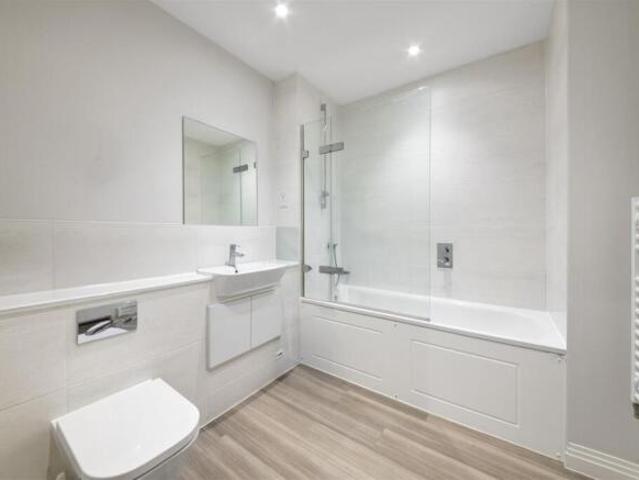 Apartment for sale in Uxbridge, Greater London