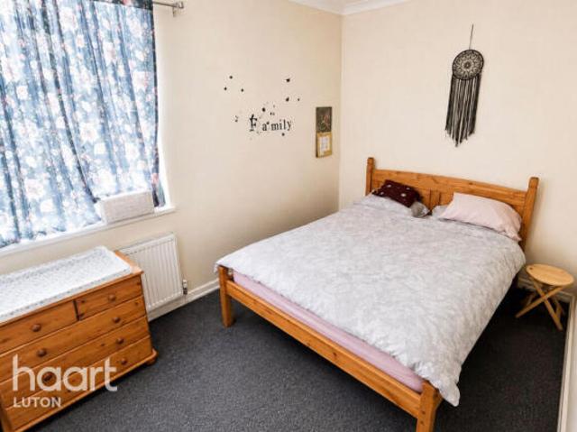 Apartment for sale in Spring Park, Luton