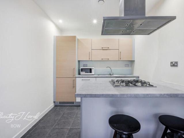 Apartment for sale in Cat Hill, England