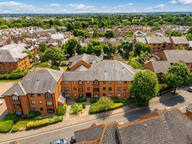 Apartment for sale in Five Acres, Hertfordshire