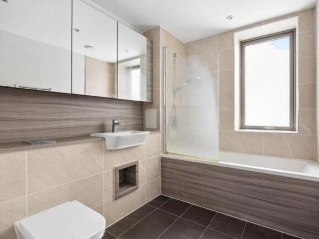 Apartment for sale in Canning Town, Greater London