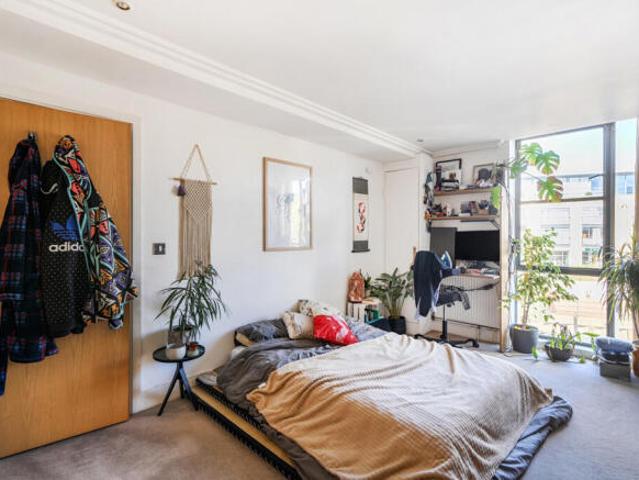 Apartment for sale in Brentford, Greater London
