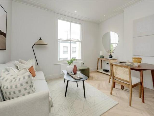 Apartment for sale in North Kensington, Greater London