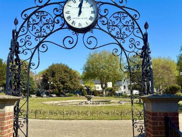 Apartment for sale in Alton Barnes, Essex