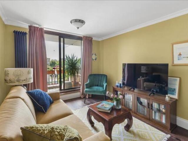 Apartment for sale in Hammersmith, Greater London