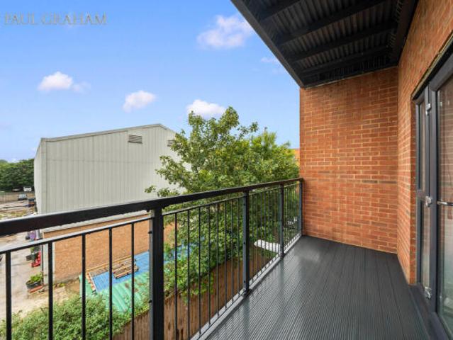 Apartment for sale in Hackbridge, Greater London