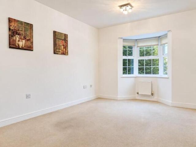 Apartment for sale in Swindon