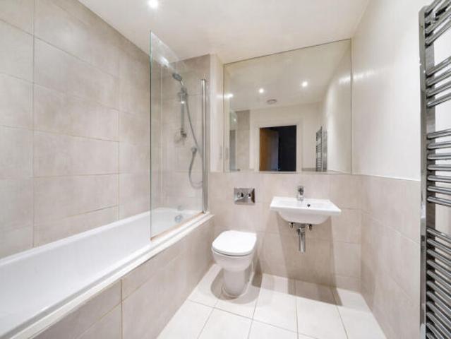 Apartment for sale in Watford, Hertfordshire