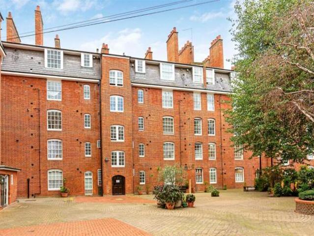 Apartment for sale in Westminster, Greater London