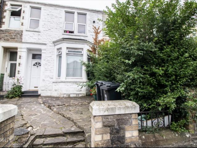 Apartment for sale in Roath, Wales