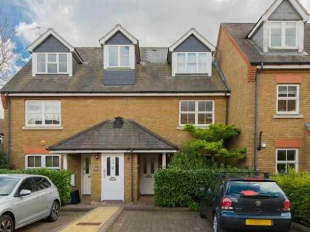 House for sale in Deepcut, Surrey