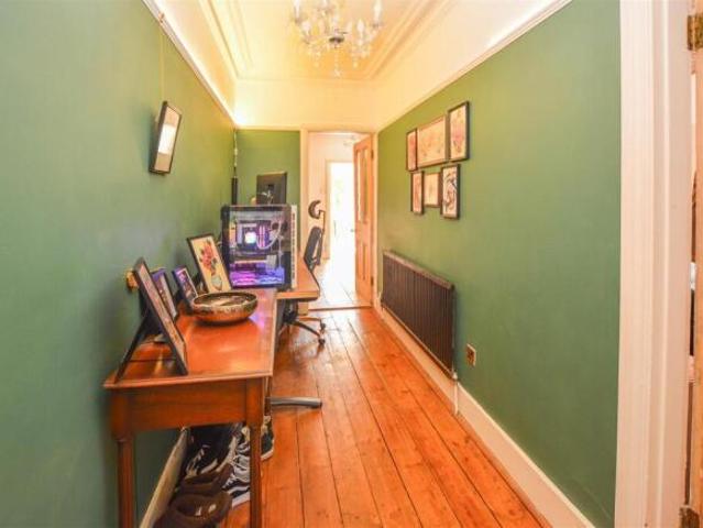 Apartment for sale in Pilgrims' Hatch, Navestock Side