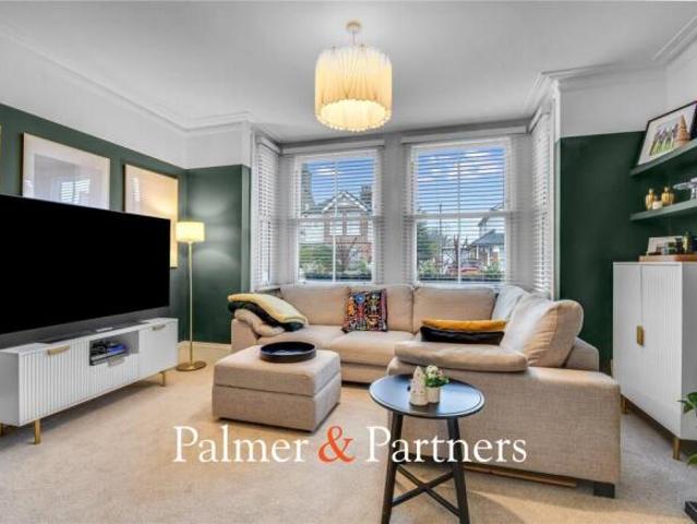 Apartment for sale in Pilgrims' Hatch, Navestock Side