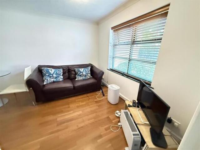 Apartment for sale in Burnedge, Greater Manchester