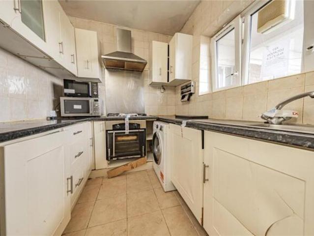 Apartment for sale in Cat Hill, England