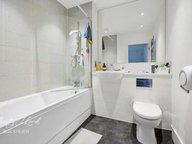 Apartment for sale in Woolwich, Greater London