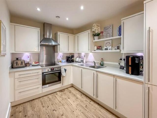 Apartment for sale in Five Acres, Hertfordshire