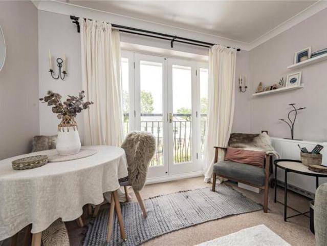 Apartment for sale in Teddington, Greater London
