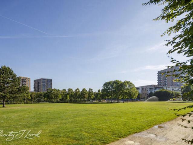 Apartment for sale in Silvertown, Greater London