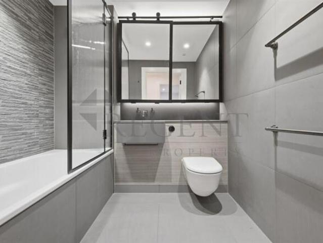 Apartment for sale in Battersea, Greater London