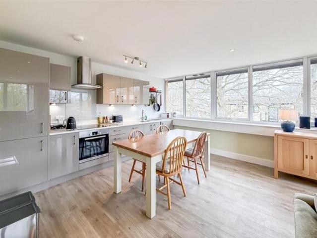 Apartment for sale in Five Acres, Hertfordshire