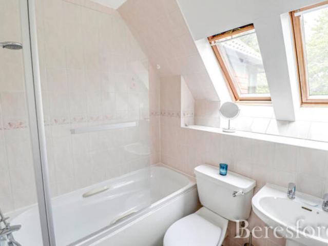 Apartment for sale in Navestock Side