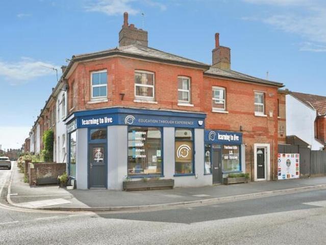 Apartment for sale in Pokesdown, Bournemouth