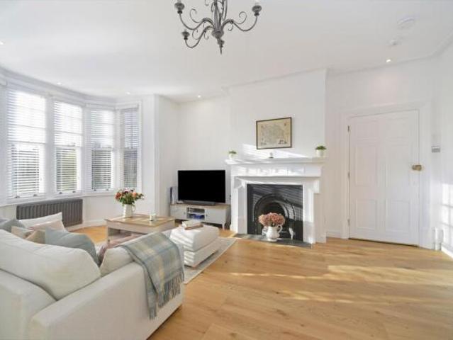 Apartment for sale in Shalford, Westborough
