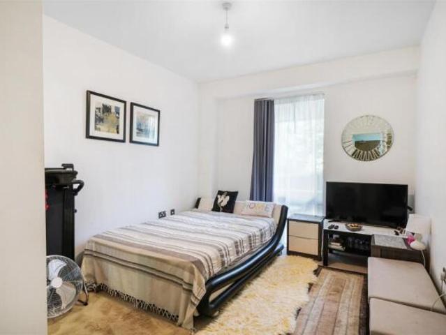 Apartment for sale in Canning Town, Greater London