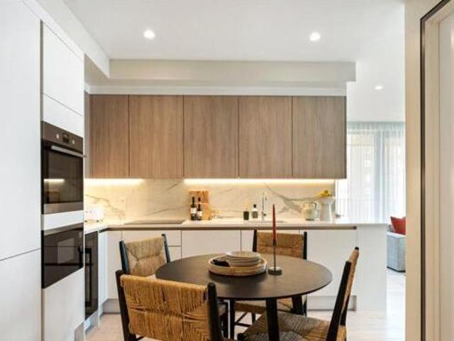 House for sale in Bishopsgate, Greater London