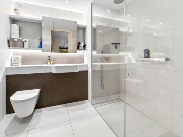 Apartment for sale in Cat Hill, England