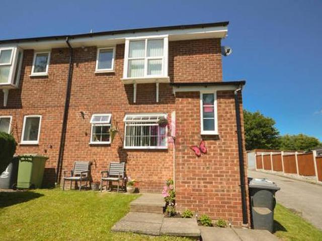 House for sale in Froggatt, East Midlands