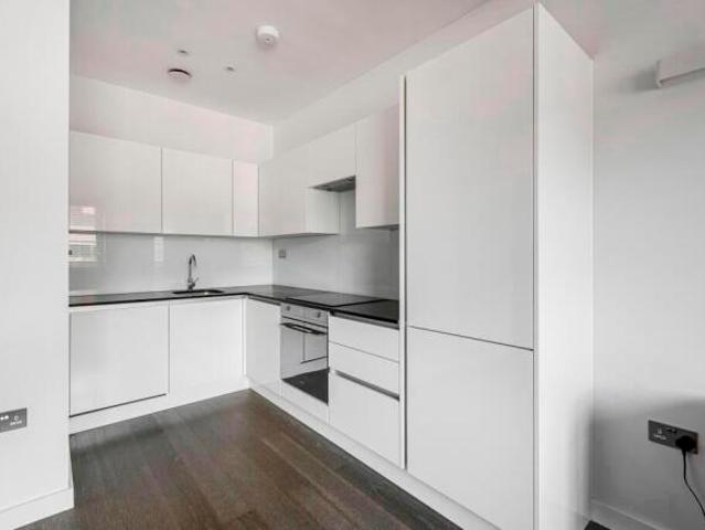 Apartment for sale in Five Acres, Hertfordshire