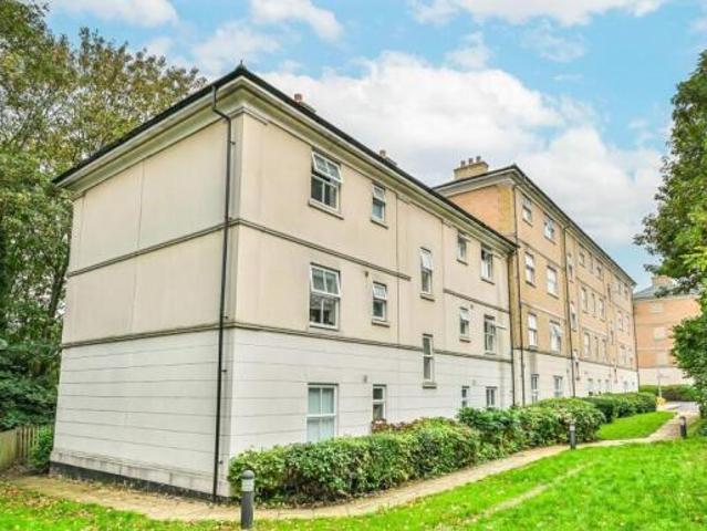 Apartment for sale in Navestock Side