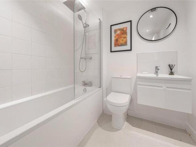 Apartment for sale in Isleworth, Greater London