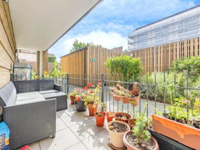 Apartment for sale in Watford, Hertfordshire