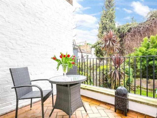 Apartment for sale in Notting Hill, Greater London