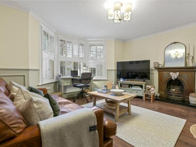 Apartment for sale in London Borough of Richmond upon Thames, Greater London