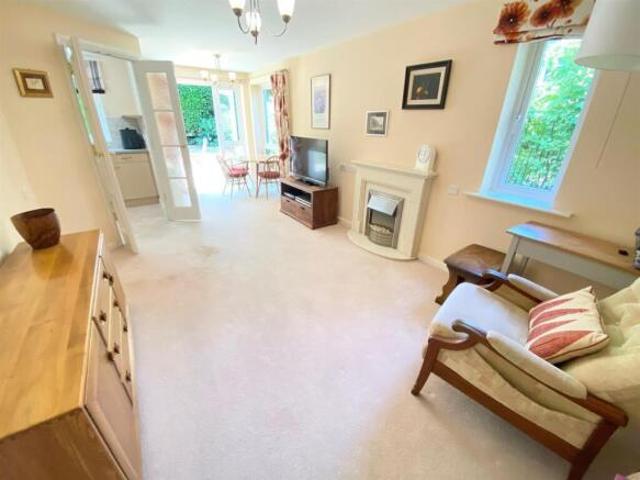 Apartment for sale in Huddersfield, West Yorkshire