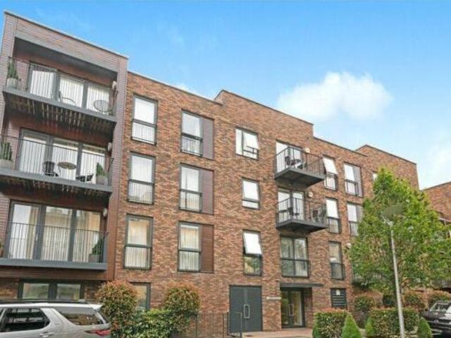 House for sale in Little Stanmore, Greater London