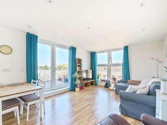 House for sale in Little Stanmore, Greater London
