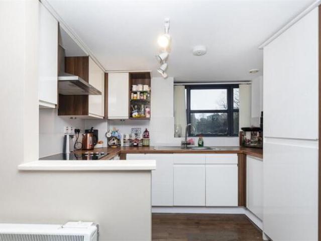 Apartment for sale in Longwood, West Yorkshire