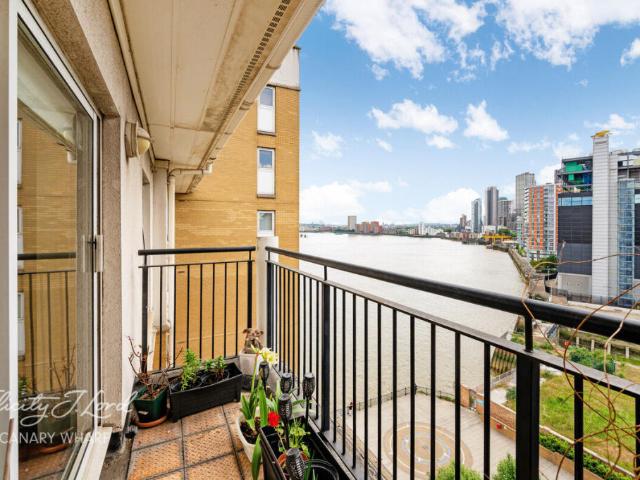 Apartment for sale in Virginia Quay, Cat Hill