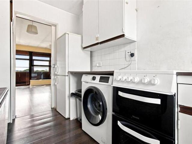 Apartment for sale in Cat Hill, England