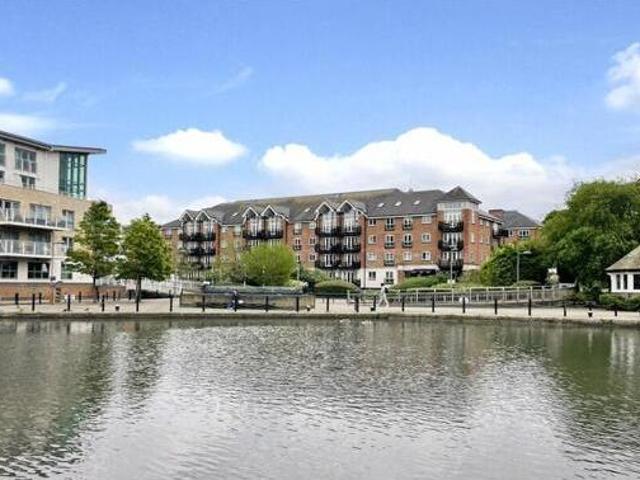 House for sale in Brentford End, Greater London