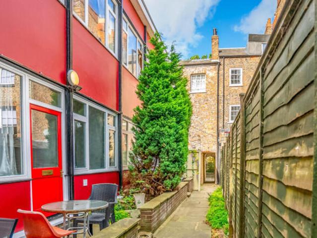 Apartment for sale in High Field, York