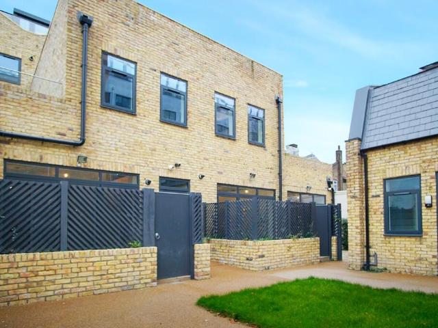 Apartment for sale in Stratford Apartment for sale in Stratford