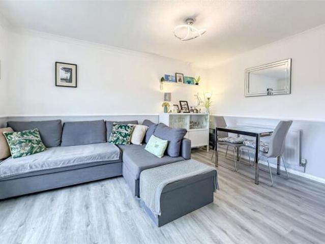 Apartment for sale in Five Acres, Hertfordshire